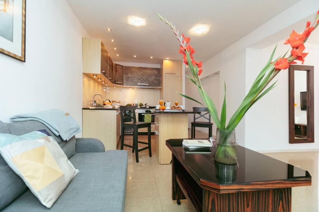 Apartment In The Heart Of Warsaw! Exterior photo